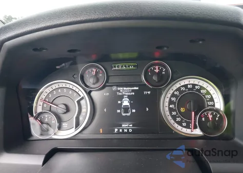 2021 Ram 1500 Classic Tradesman 4X2 5'7 Box z USA, uszkodzony, nr VIN 3C6RR6KT8MG587192